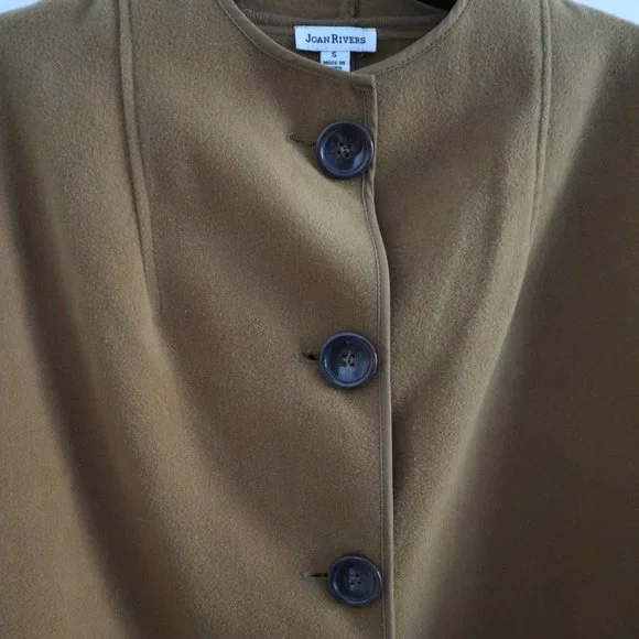 Joan Rivers Cape - Picture 5 of 12